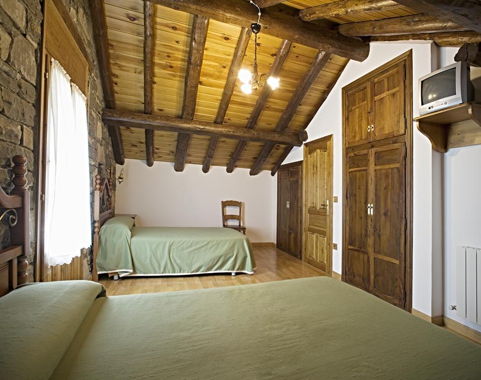 Apartamentos Casa Buisan Broto Habitación foto